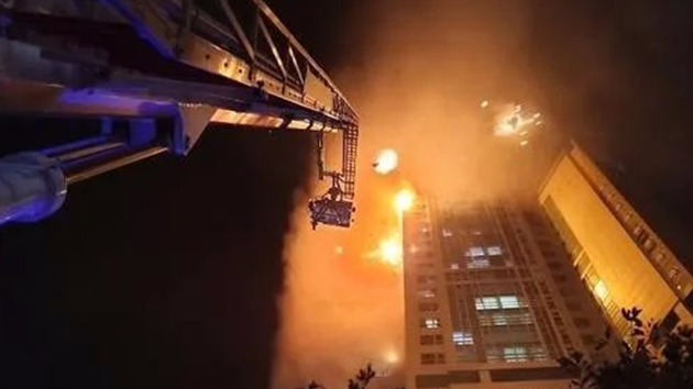 消防知識 丨 全樓在燃燒！33層建筑深夜起火，高層火災到底該如何逃生？