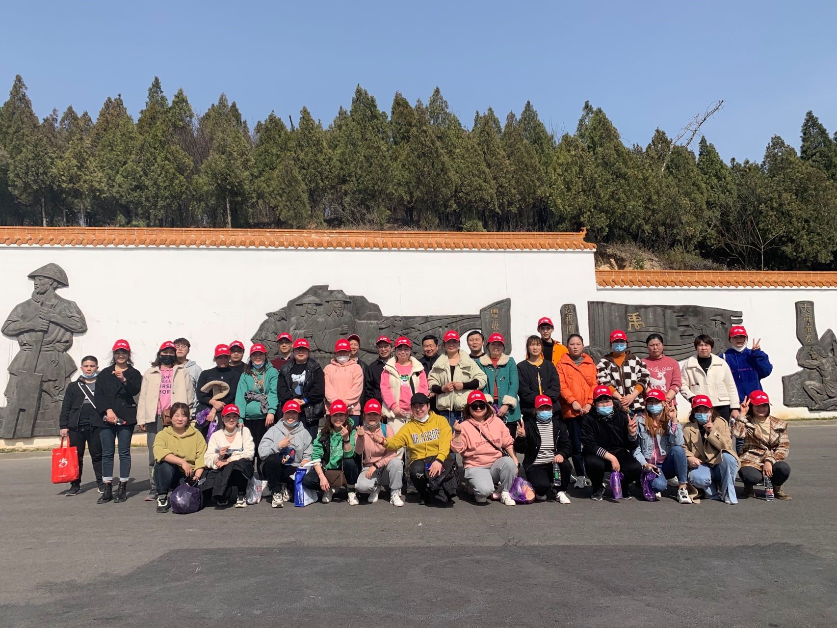 文明登山健康行，志愿服務(wù)護環(huán)境——依愛(ài)消防開(kāi)展“學(xué)雷鋒日”主題活動(dòng)