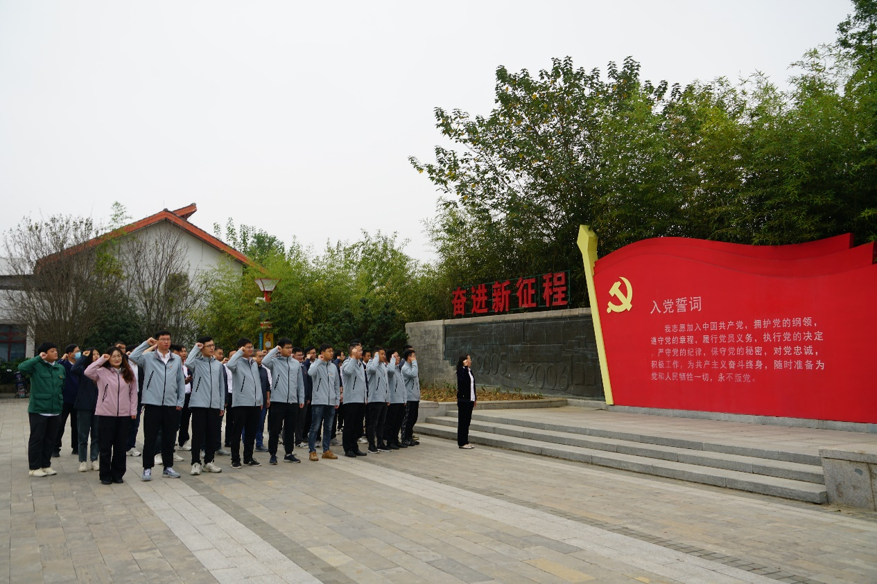 發(fā)揚改革創(chuàng  )新精神 推動(dòng)依愛(ài)消防高質(zhì)量發(fā)展  ——消防公司黨總支組織黨員赴小崗村開(kāi)展紅色教育活動(dòng)